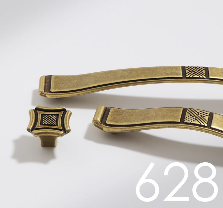 Elegant Vintage Cabinet Handles – Antique Brass