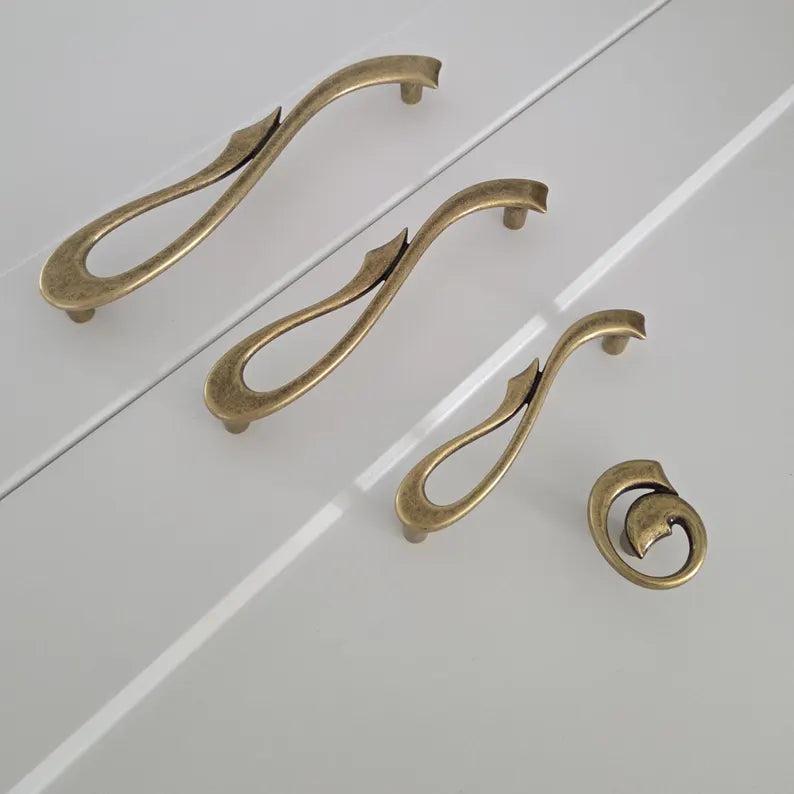Elegant Curved Cabinet Handles – Antique Brass