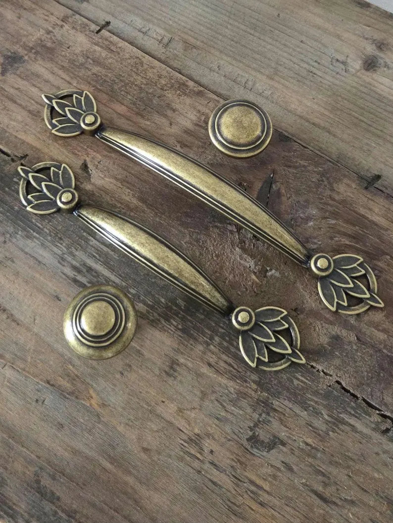 Antique Brass Victorian Baroque Cabinet Pulls – Ornate Classic Style